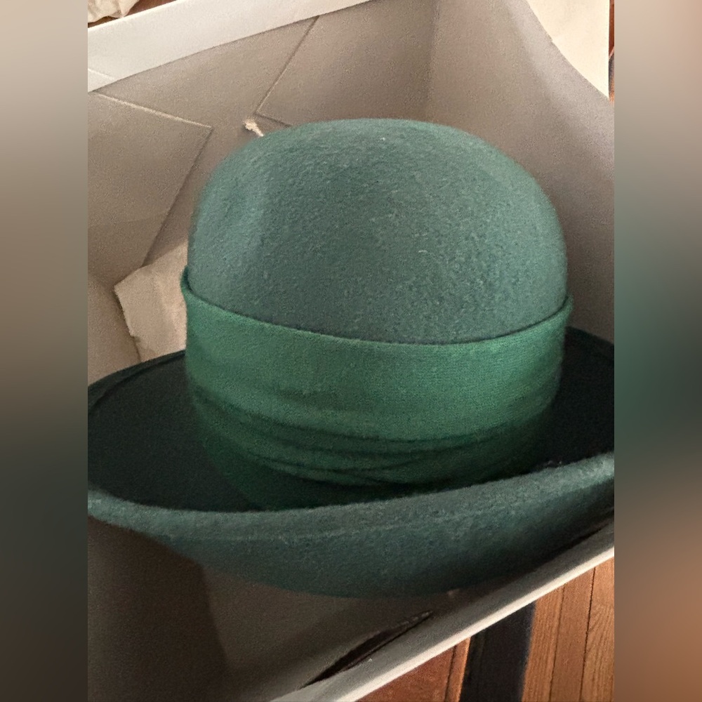Elegant Green Wool Felt Vintage Women's Hat
